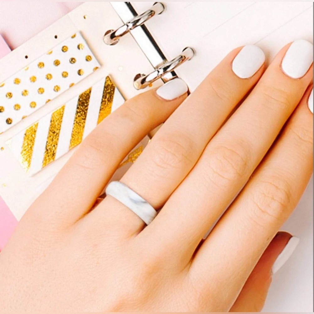 2 Roqaction Silicone women’s rings. Size 5. Pink & Silver marble